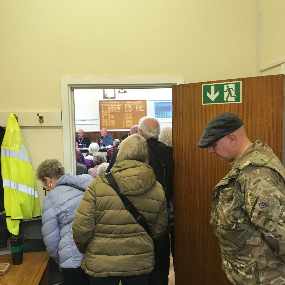 People unable to enter the meeting
